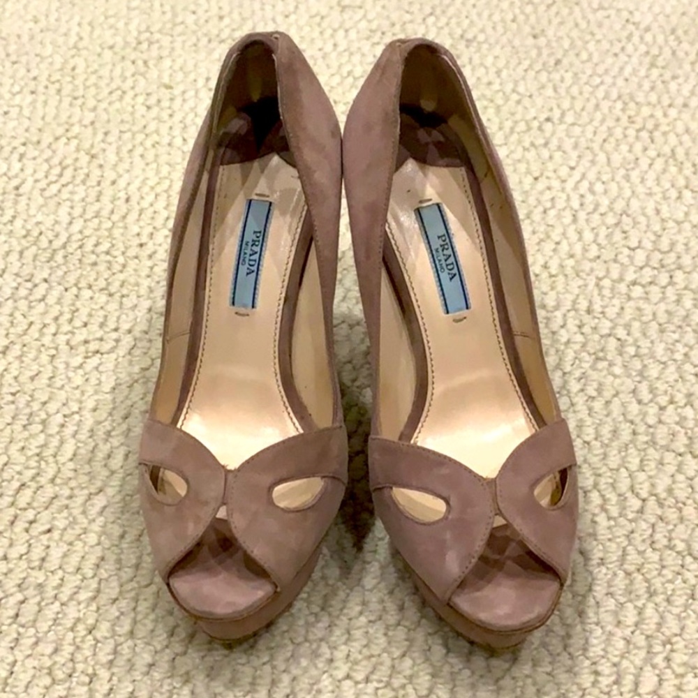 Stunning Prada heels!